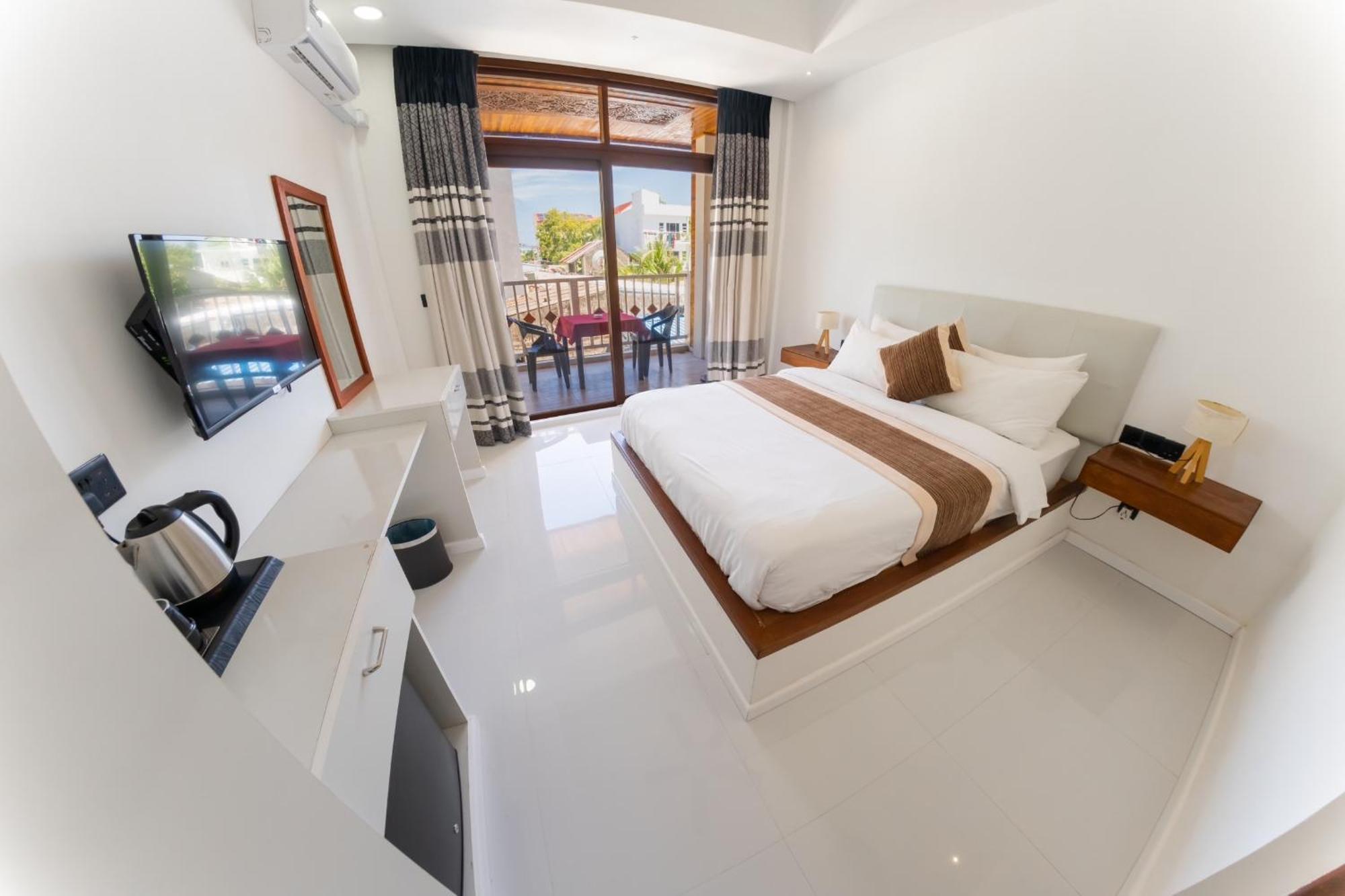 Heron Beach Hotel - The Best Maldivian Getaway In Dhiffushi,Maldives Eksteriør billede