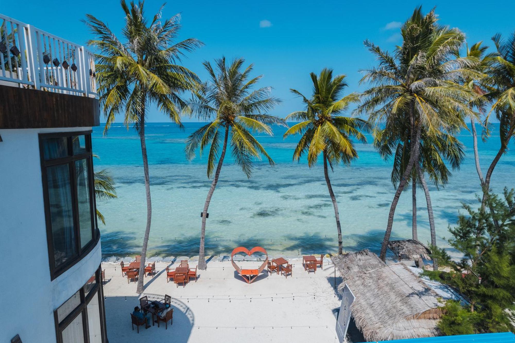 Heron Beach Hotel - The Best Maldivian Getaway In Dhiffushi,Maldives Eksteriør billede