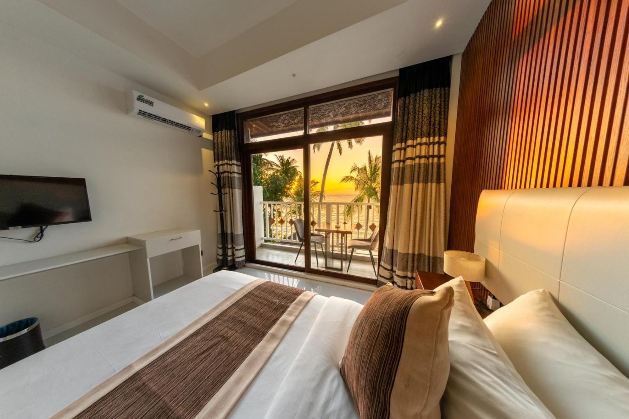 Heron Beach Hotel - The Best Maldivian Getaway In Dhiffushi,Maldives Eksteriør billede