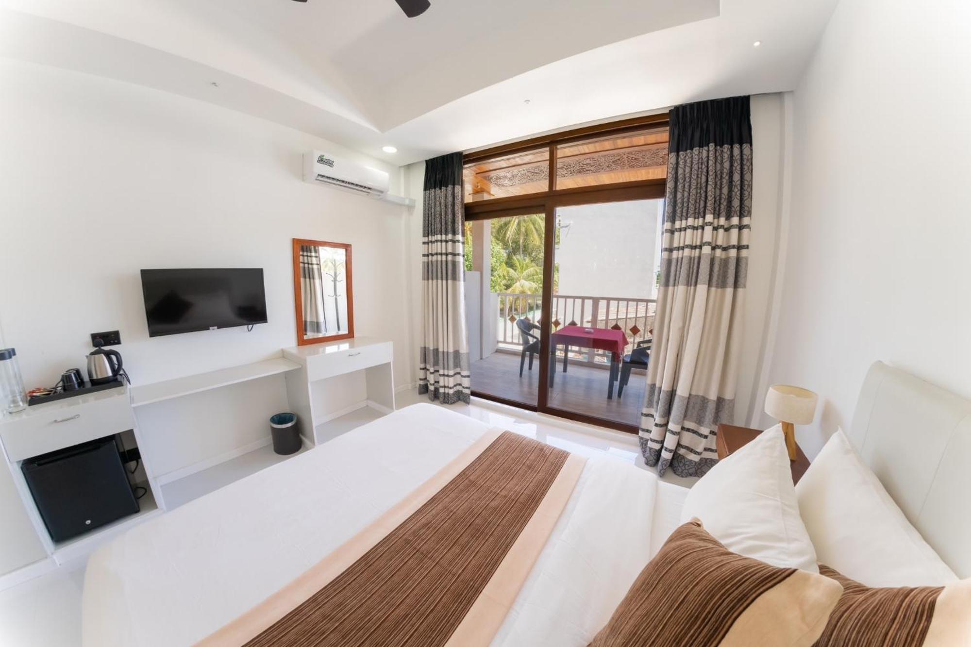 Heron Beach Hotel - The Best Maldivian Getaway In Dhiffushi,Maldives Eksteriør billede
