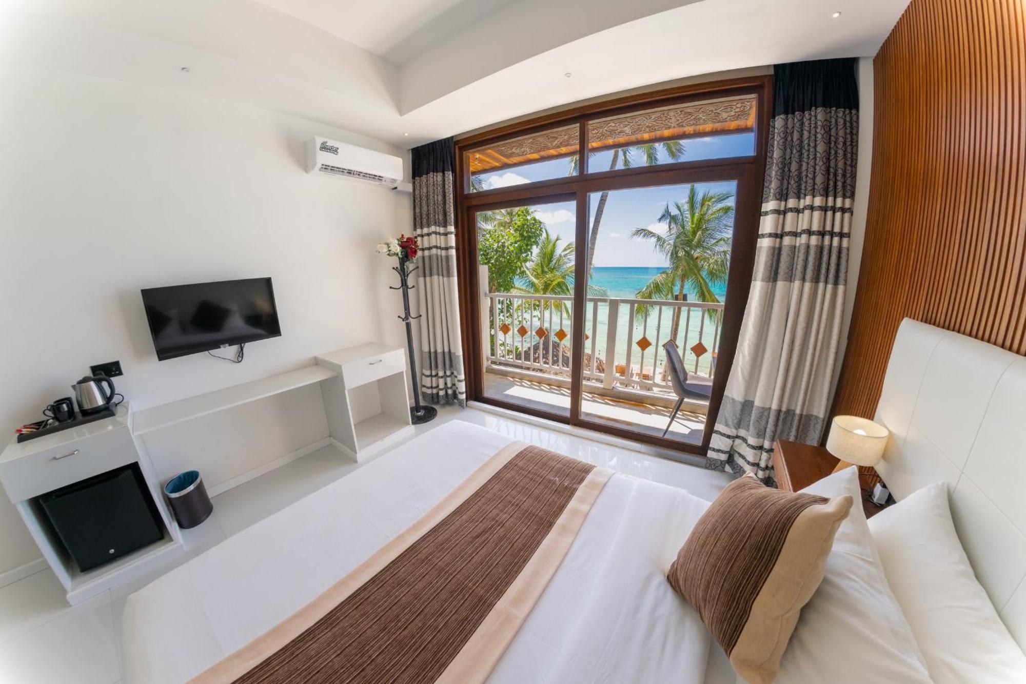 Heron Beach Hotel - The Best Maldivian Getaway In Dhiffushi,Maldives Eksteriør billede